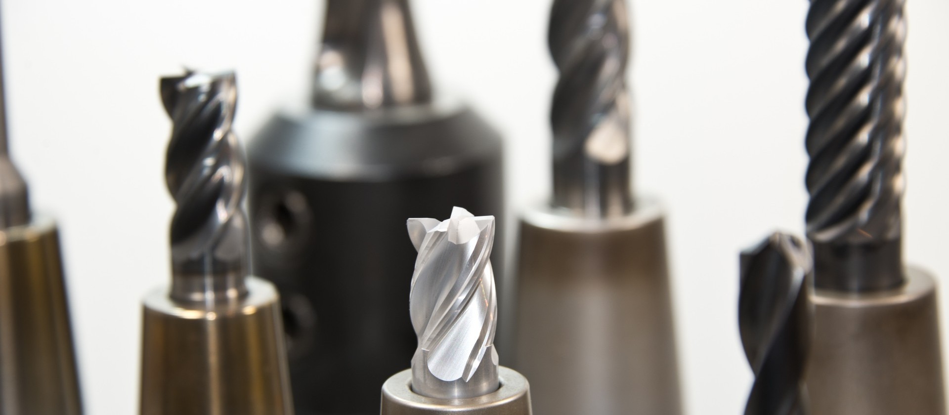 images/FWT/slider_startseite/carbide-drill-bit-close-up-cnc-47729_1920x840.jpg